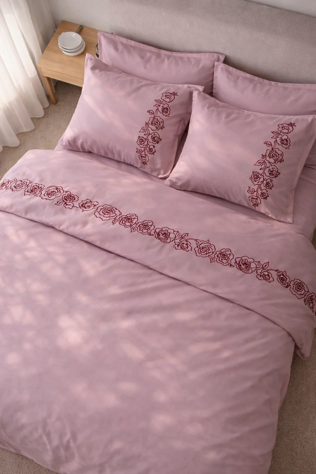 Embroidered Mercerized Turkish Cotton Satin Bedding – Pink with Burgundy Peony Embroidery, 140 g/m²