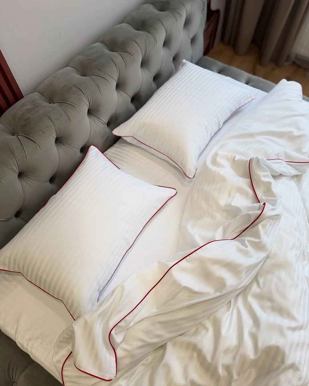 Mercerized Satin Cotton Bedding in White with Red Piping  – 100% Turkish Cotton, 140 g/m²