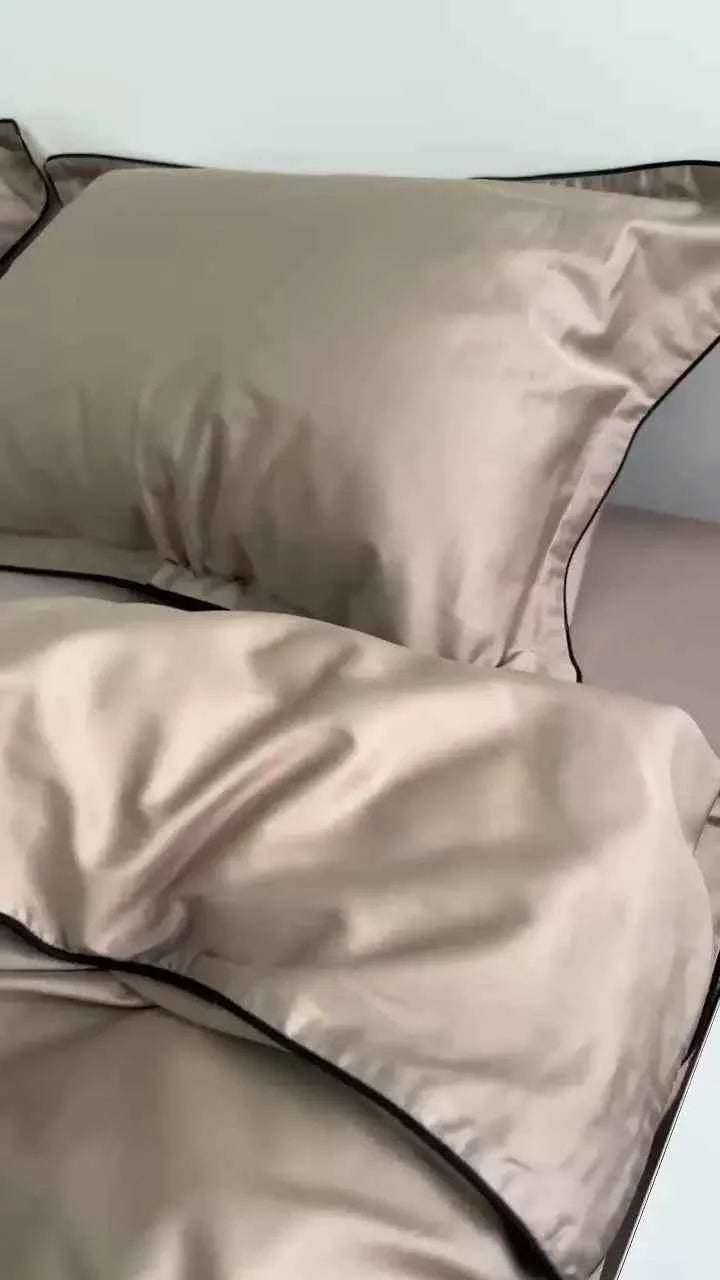 Bettwäsche aus mercerisiertem Satin-Baumwollstoff in Cappuccino mit schwarzer Paspelierung – 100 % türkische Baumwolle, 140 g/m²