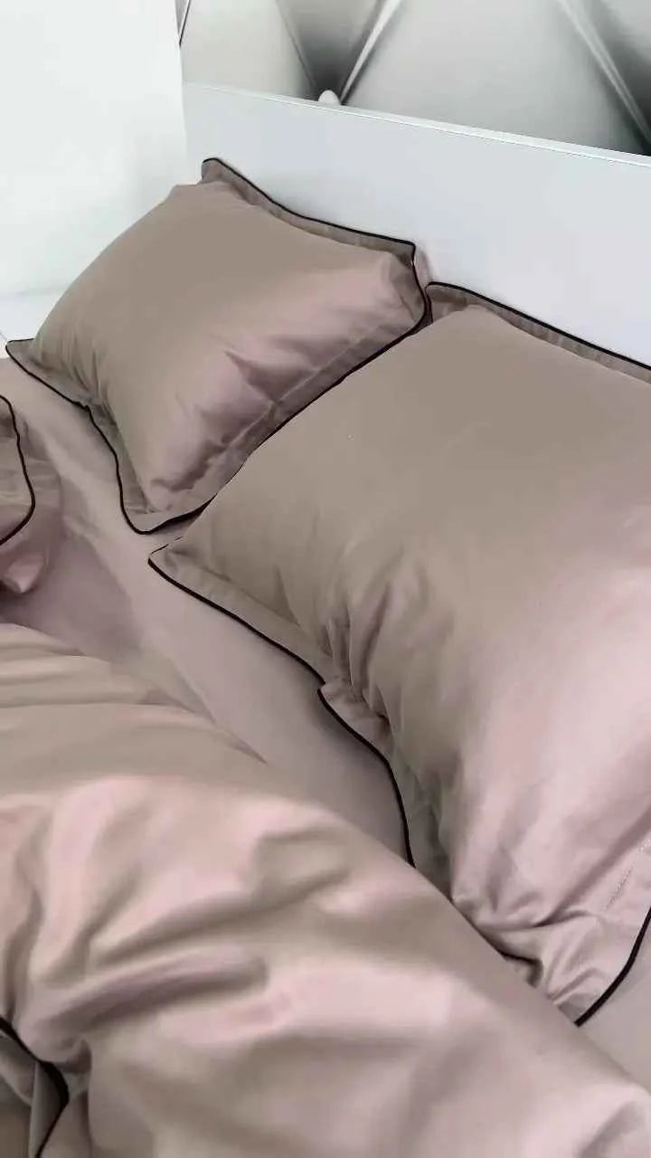 Bettwäsche aus mercerisiertem Satin-Baumwollstoff in Cappuccino mit schwarzer Paspelierung – 100 % türkische Baumwolle, 140 g/m²