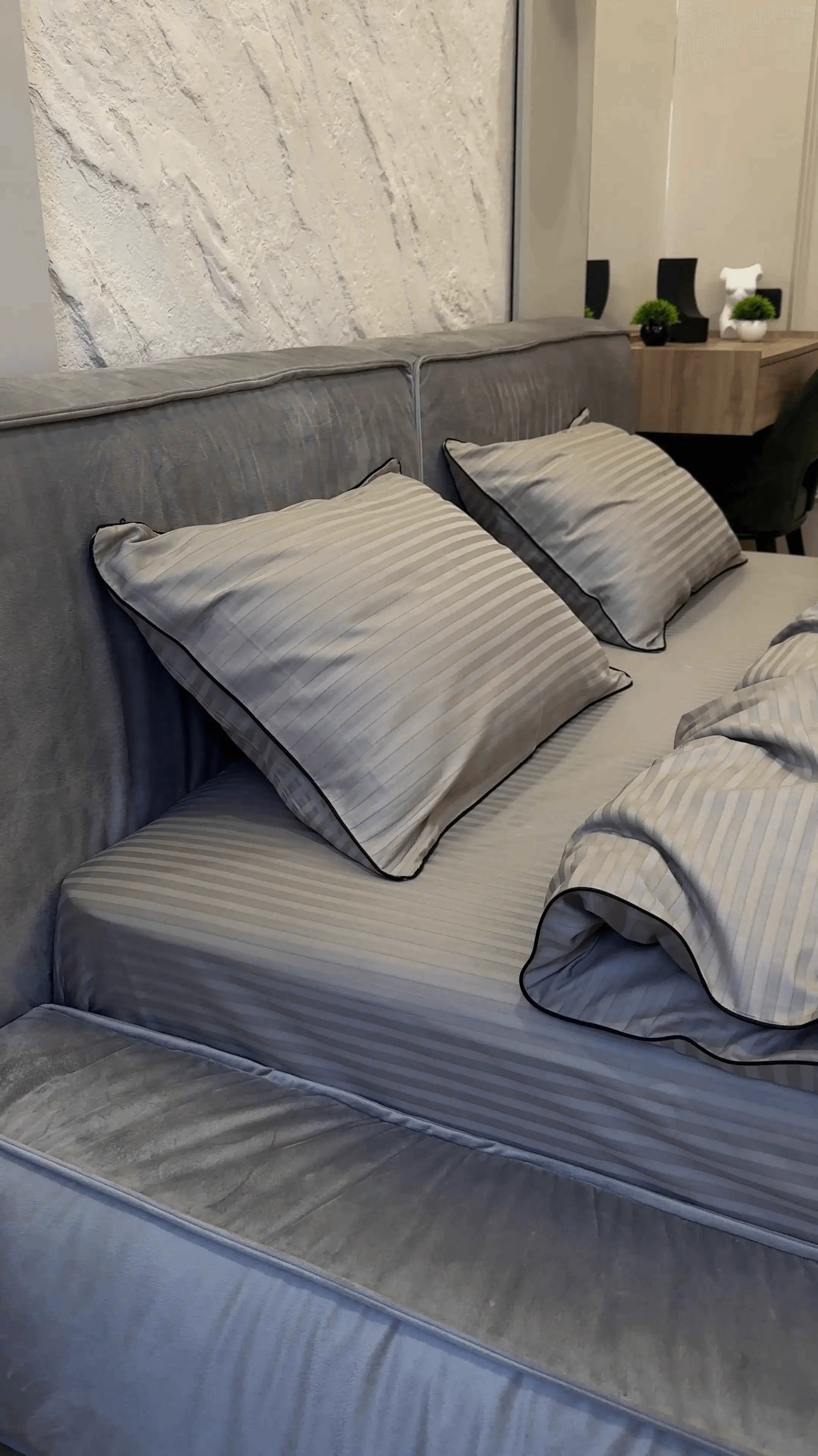 Mercerized Satin Cotton Bedding in Light Graphite with Black Piping – 100% Turkish Cotton, 140 g/m², Stripe Design