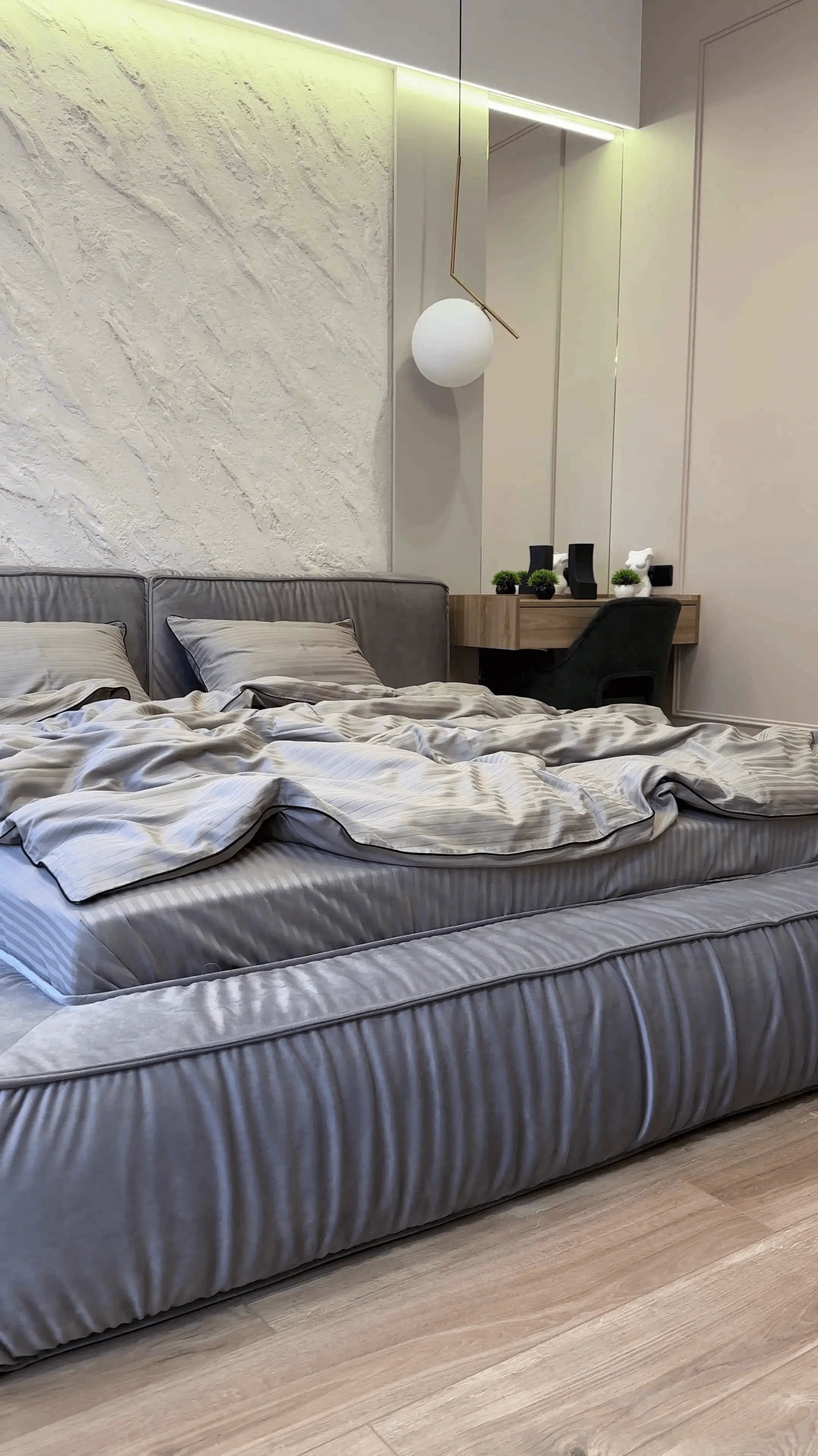 Mercerized Satin Cotton Bedding in Light Graphite with Black Piping – 100% Turkish Cotton, 140 g/m², Stripe Design