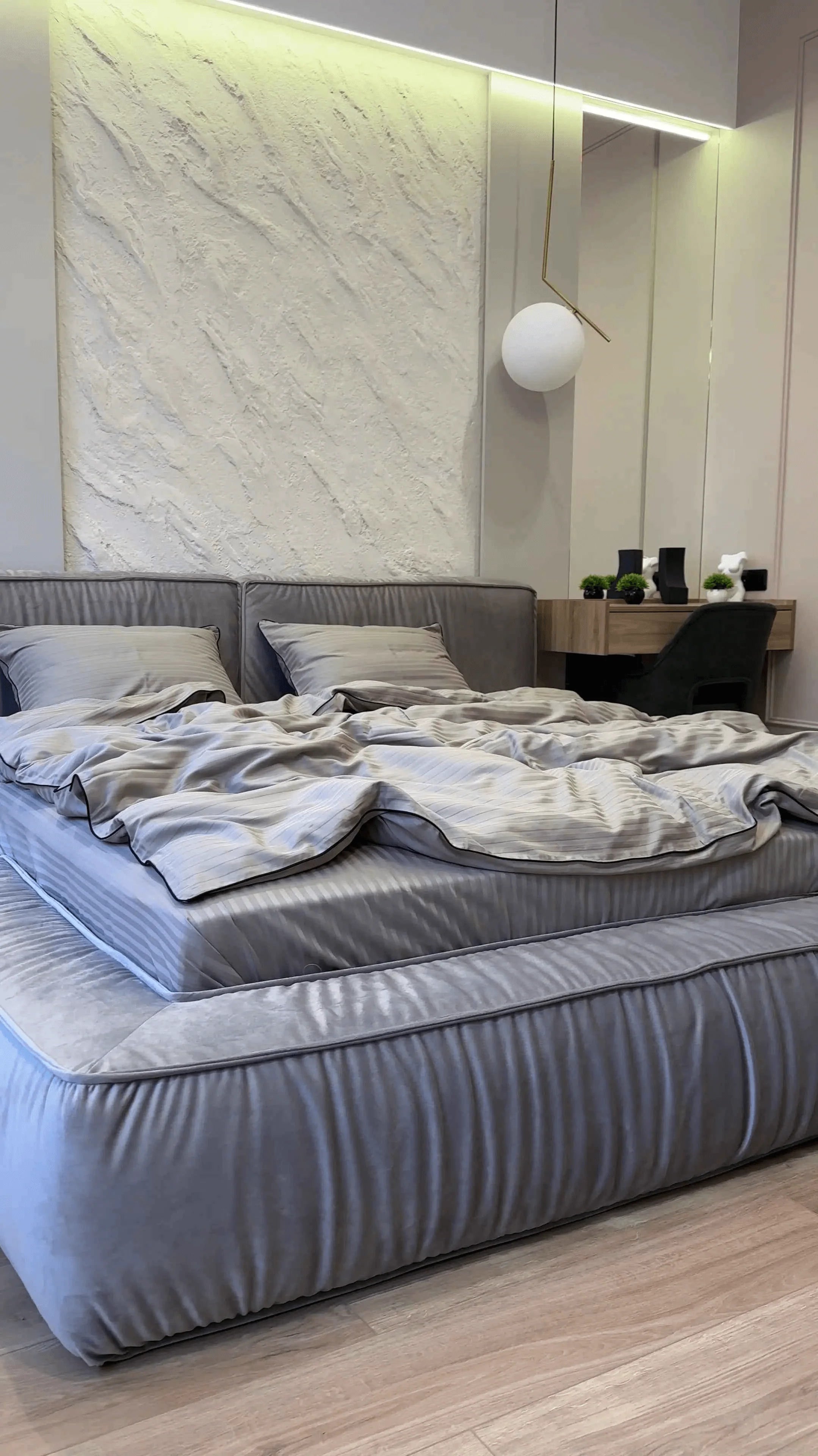 Mercerized Satin Cotton Bedding in Light Graphite with Black Piping – 100% Turkish Cotton, 140 g/m², Stripe Design