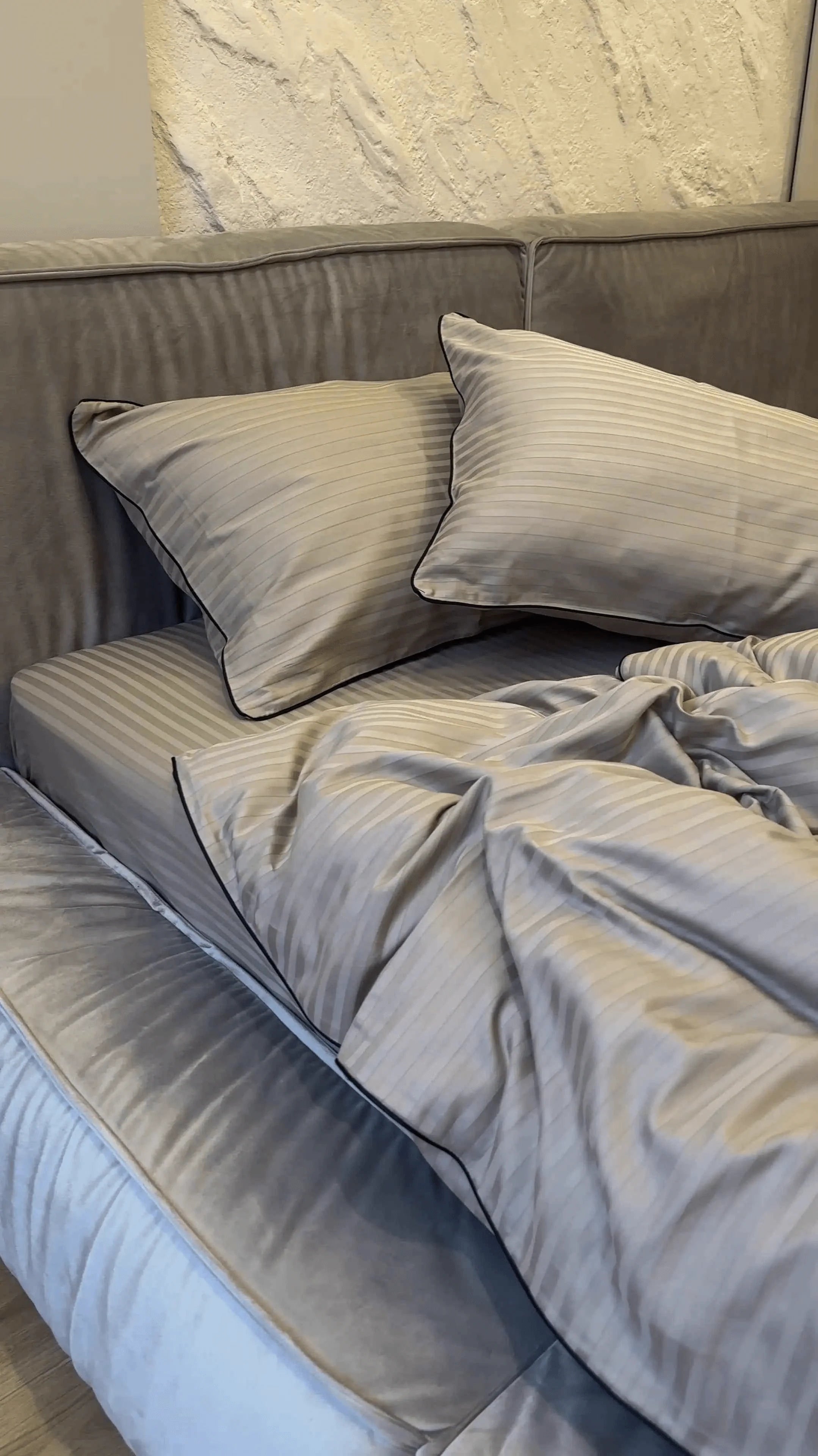 Mercerized Satin Cotton Bedding in Light Graphite with Black Piping – 100% Turkish Cotton, 140 g/m², Stripe Design