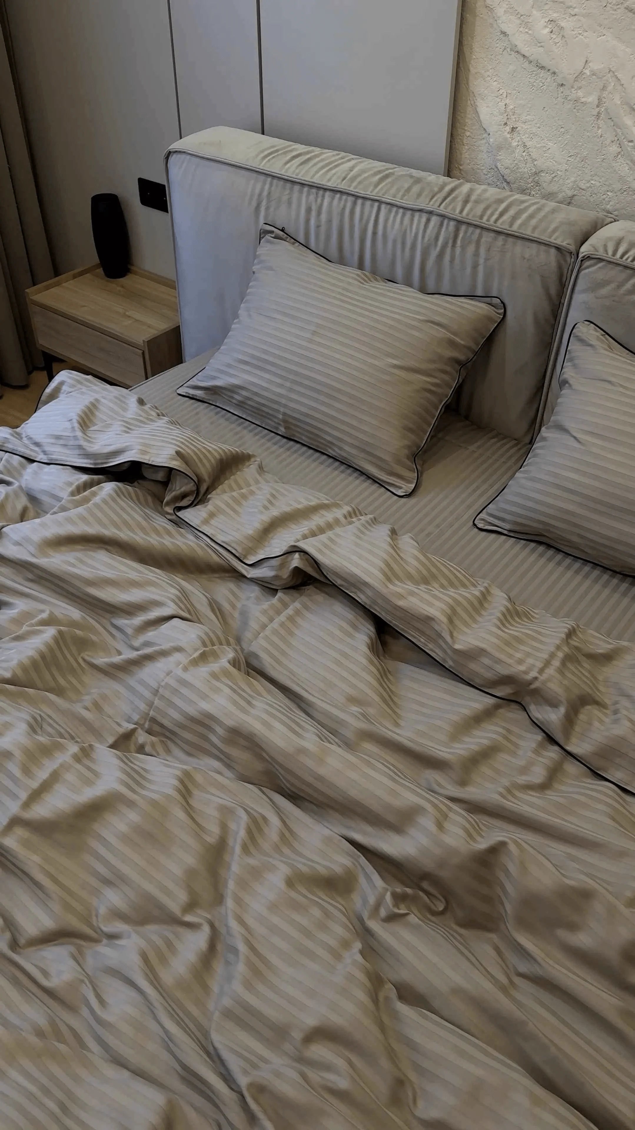 Mercerized Satin Cotton Bedding in Light Graphite with Black Piping – 100% Turkish Cotton, 140 g/m², Stripe Design
