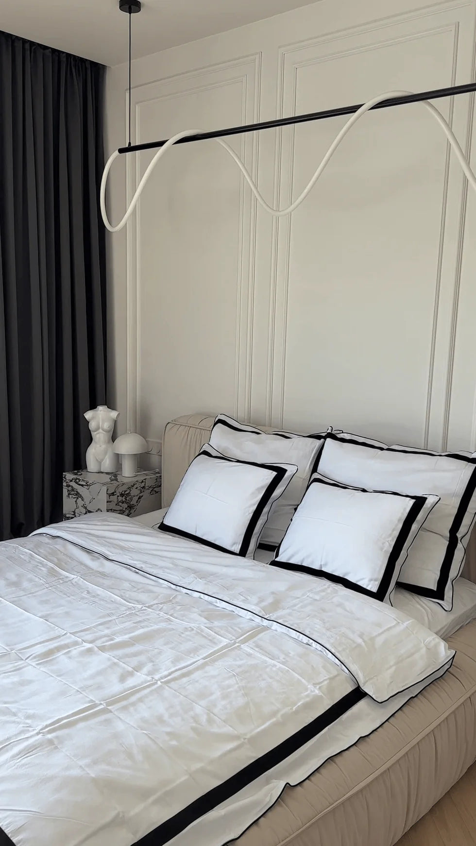 Mercerized Satin Bedding – Black & White, 100% Turkish Cotton, 145 g/m², Oxford Finish, Piping