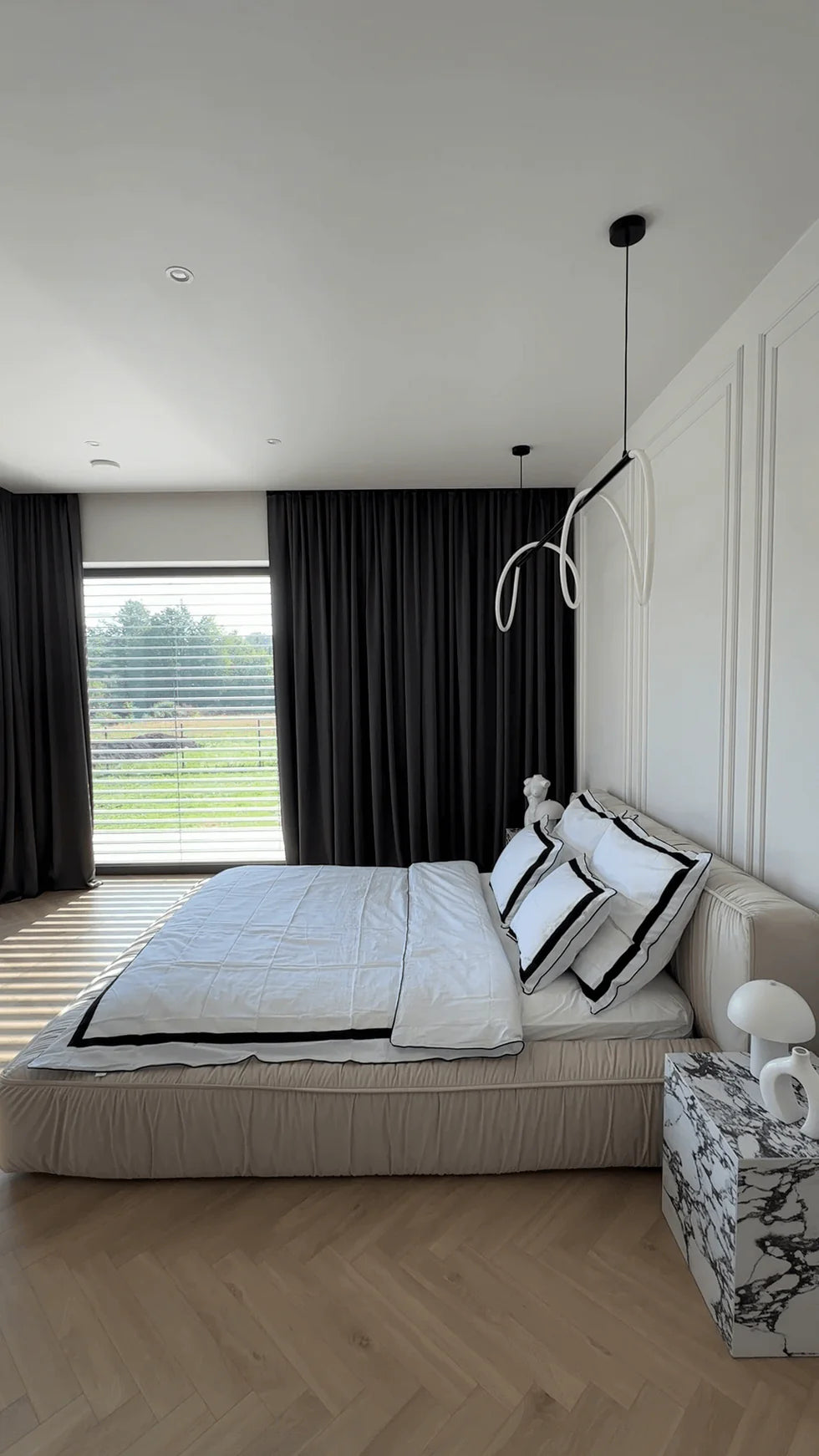 Mercerized Satin Bedding – Black & White, 100% Turkish Cotton, 145 g/m², Oxford Finish, Piping