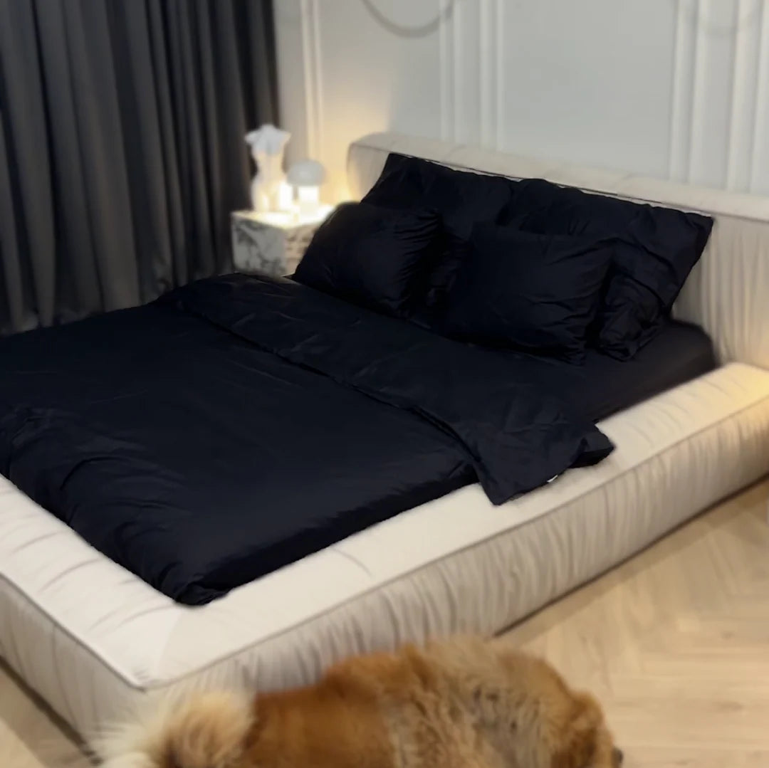 Black Satin Bedding – 100% Turkish Cotton, 140 g/m², Minimalist Elegance